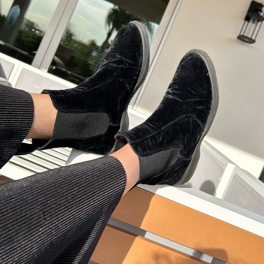 Dr. Martens Black Flora Velvet Chelsea Boots, Size 8